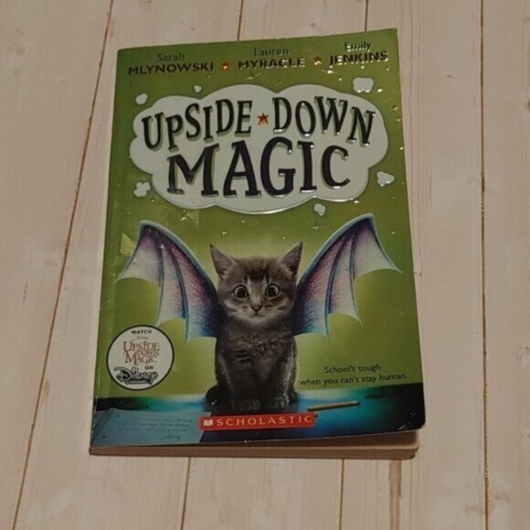3/$13 Upside Down Magic Sarah Mlynowski Children Chapter Novel Book - Picture 1 of 4